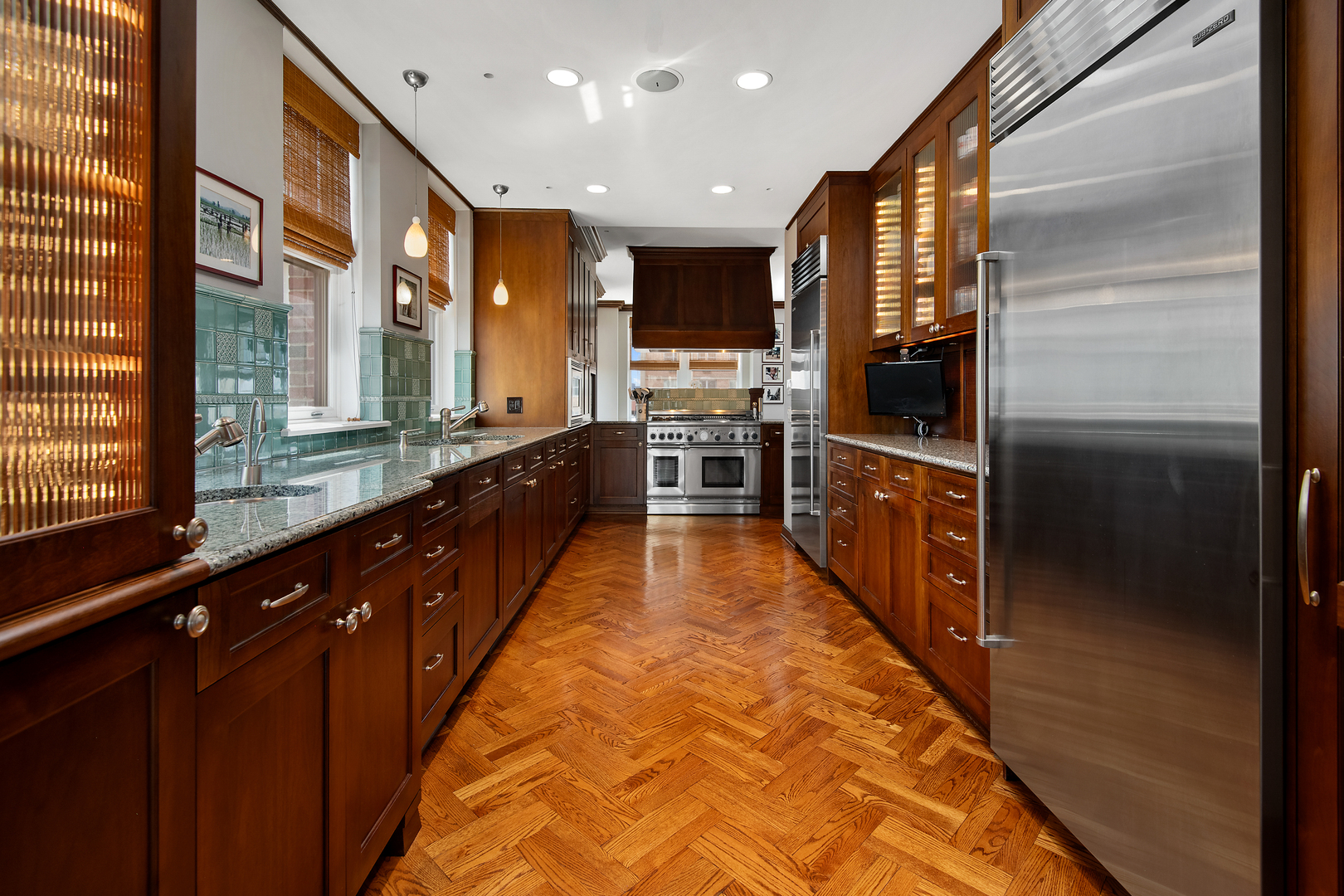 421 W Melrose Street 18bc Property Photo 8