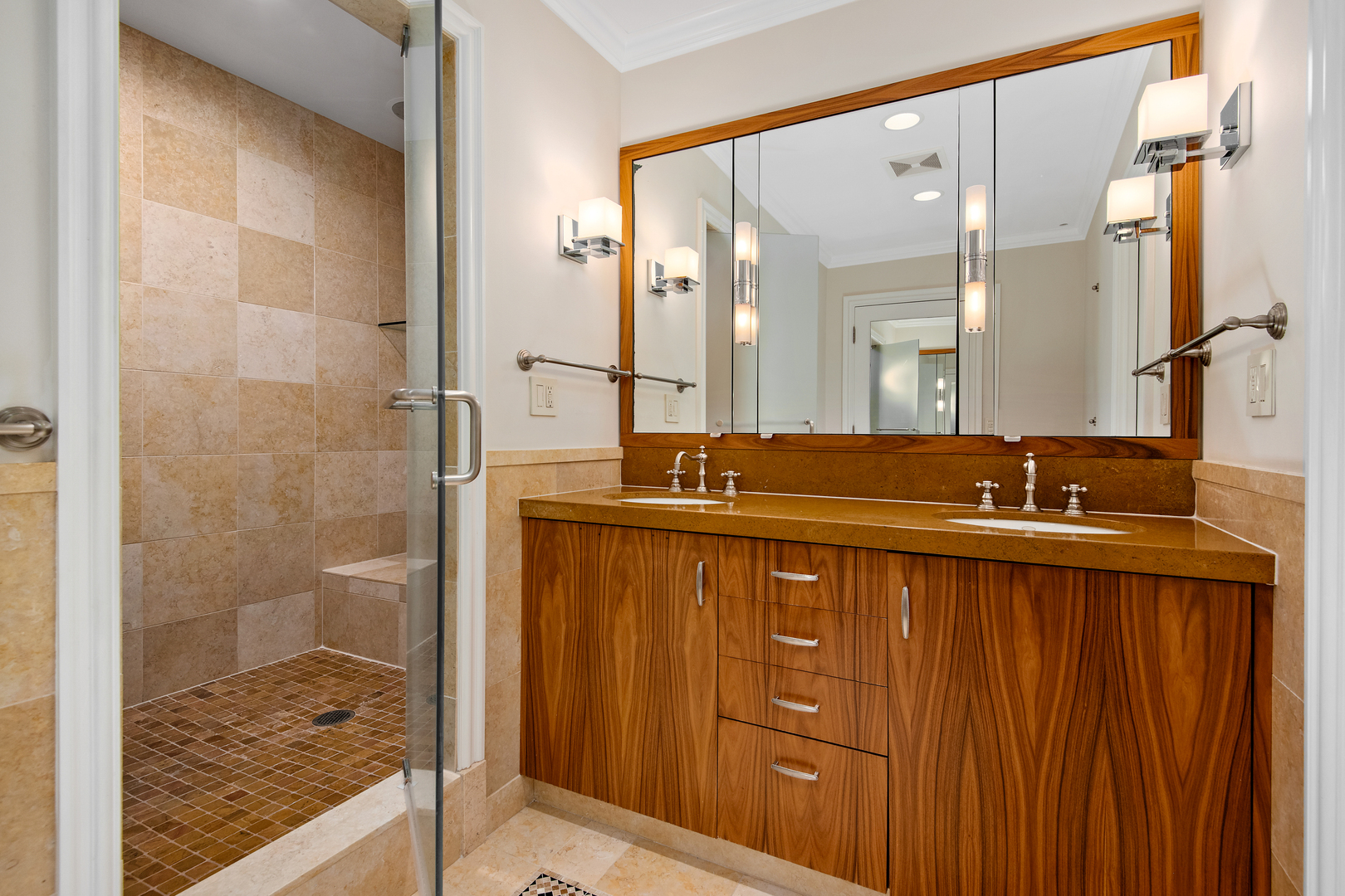 421 W Melrose Street 18bc Property Photo 17