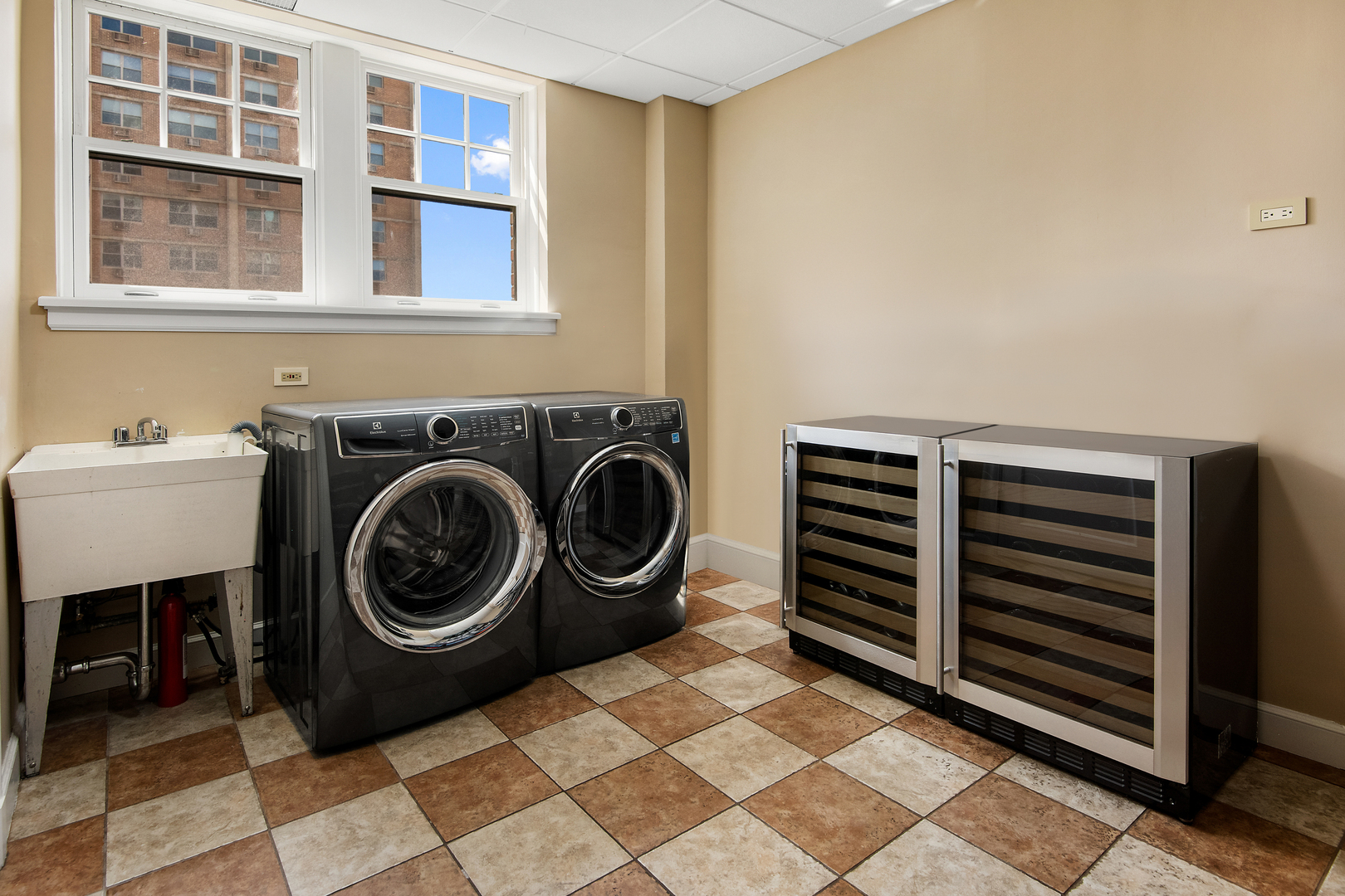 421 W Melrose Street 18bc Property Photo 25