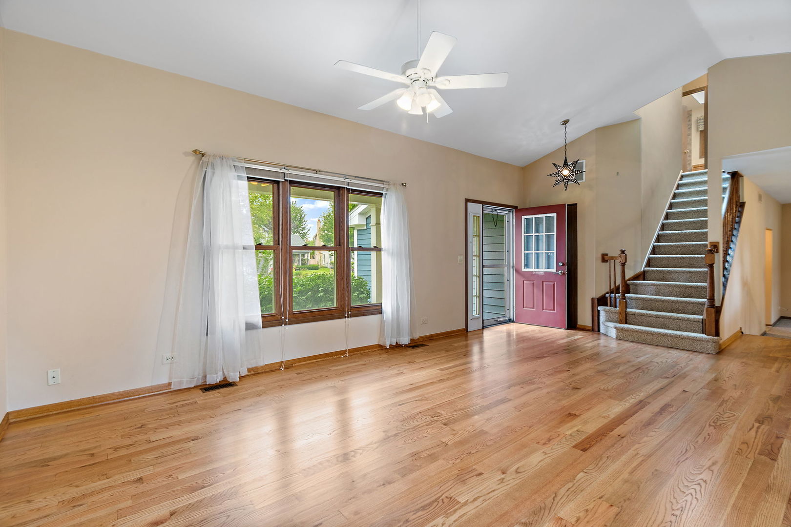 422 Old Country Way Property Photo 2
