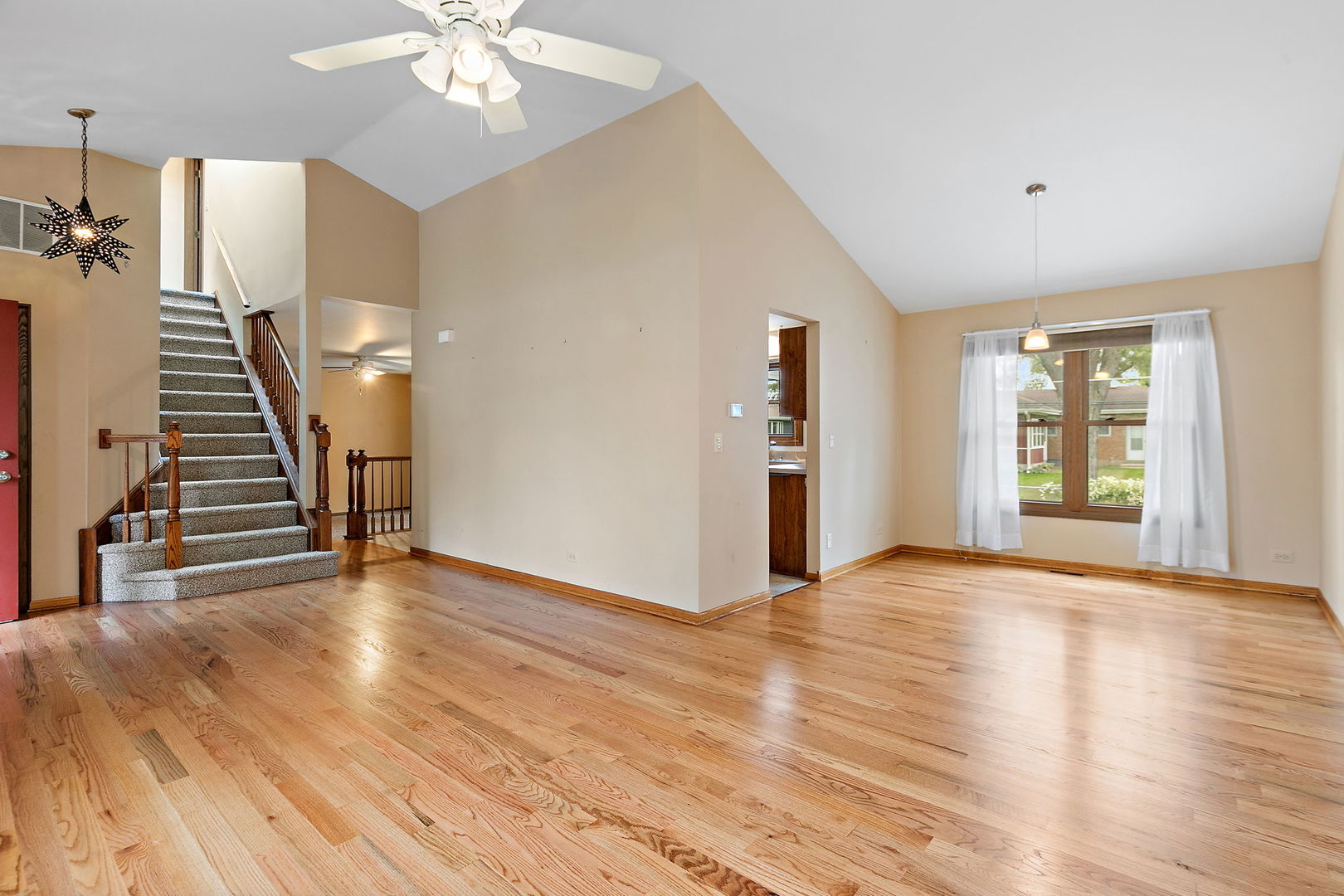 422 Old Country Way Property Photo 3