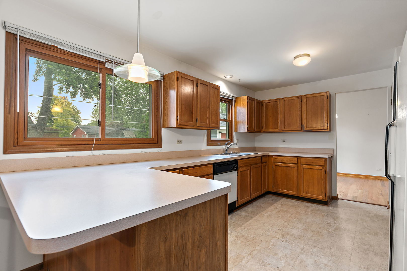 422 Old Country Way Property Photo 6