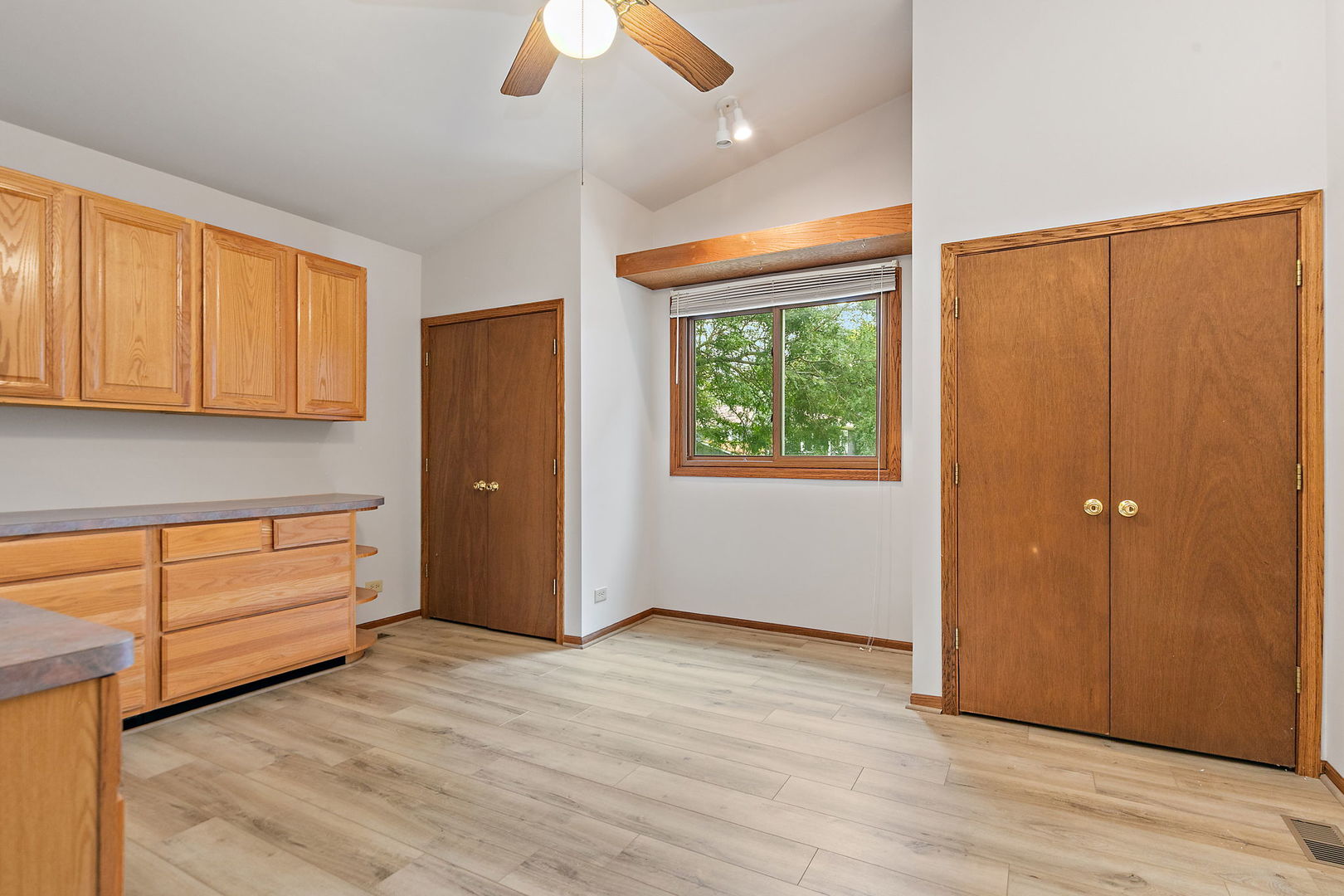 422 Old Country Way Property Photo 11