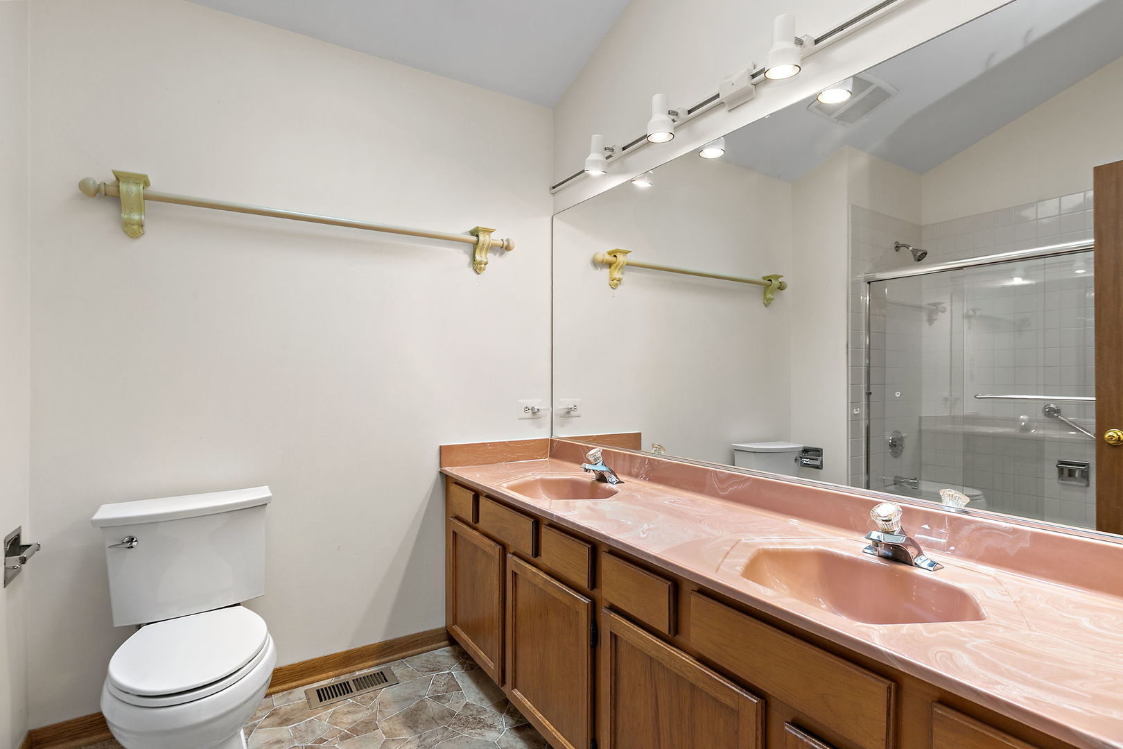 422 Old Country Way Property Photo 15