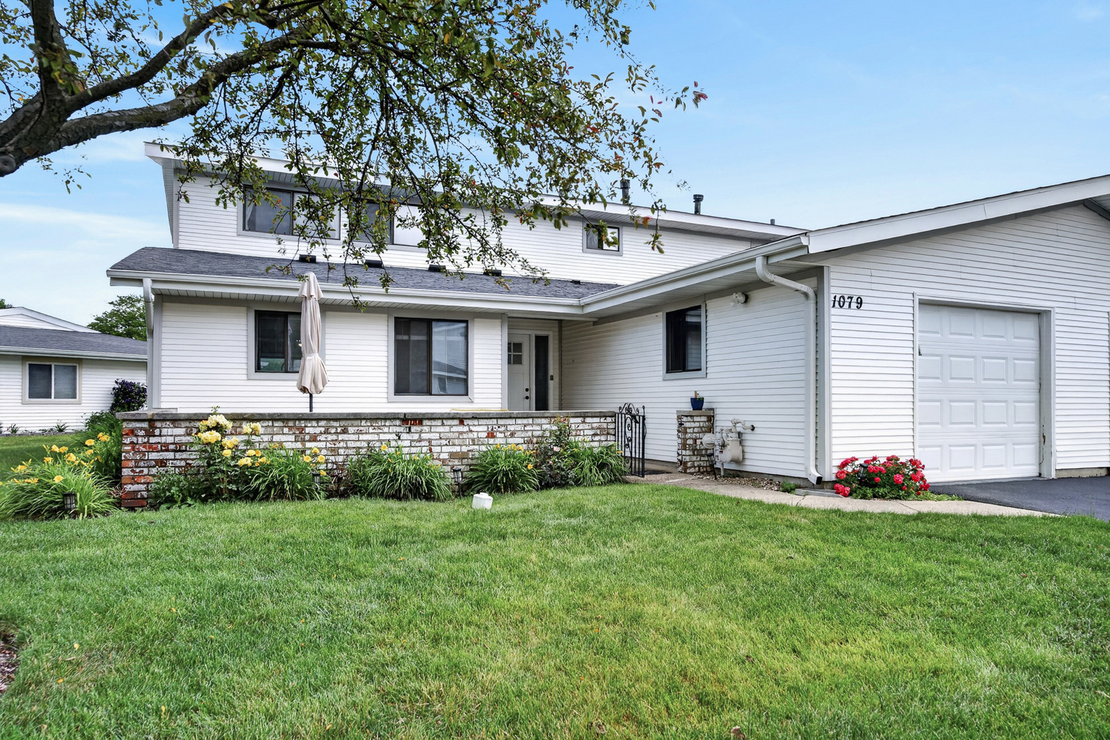 1079 Foxboro Lane Property Photo 1