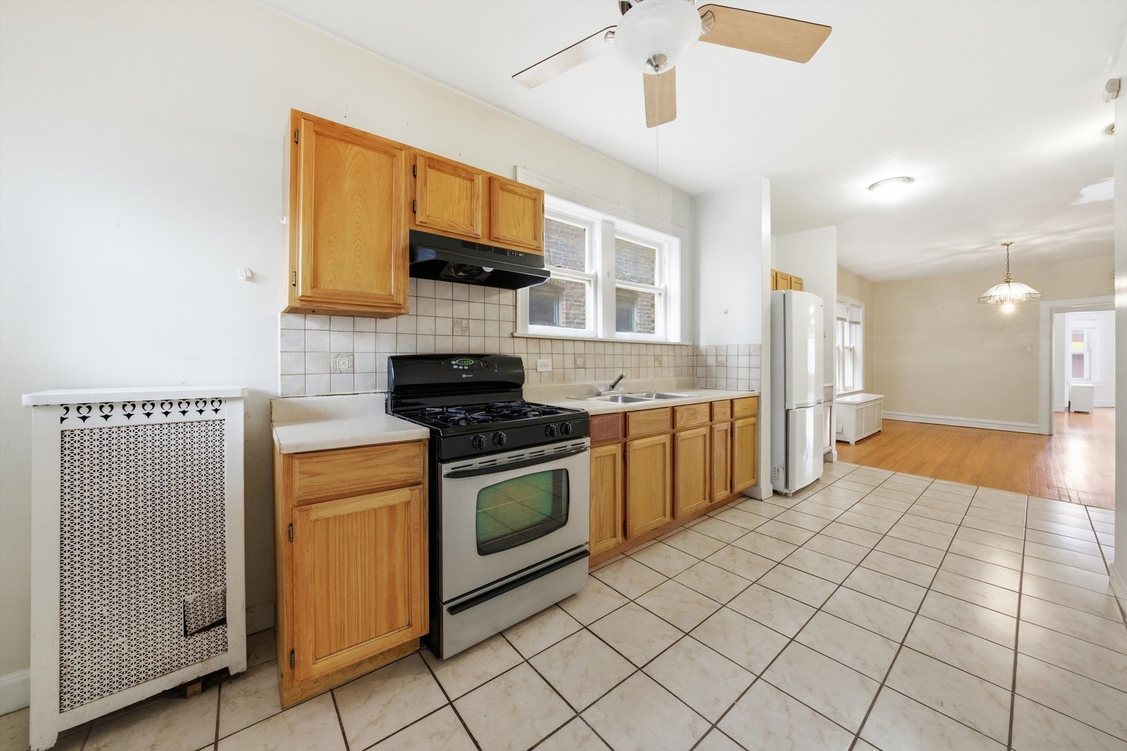 8019 S Rhodes Avenue Property Photo 33
