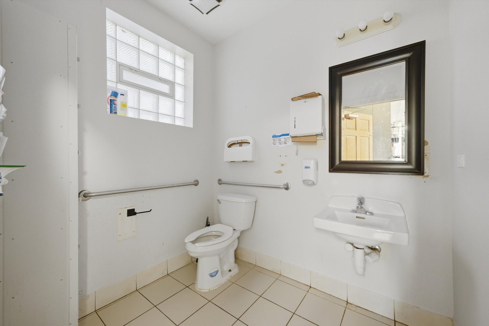 907 N Damen Avenue 101 Property Photo 28