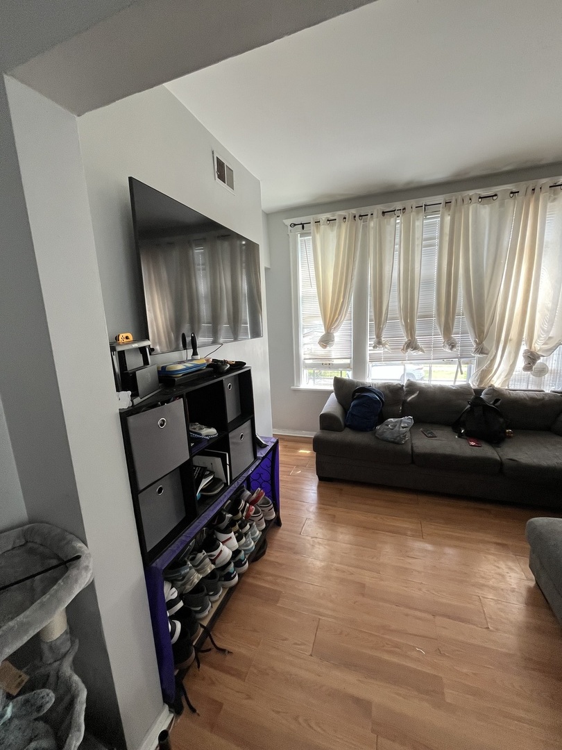 1528 Euclid Avenue Property Photo 6