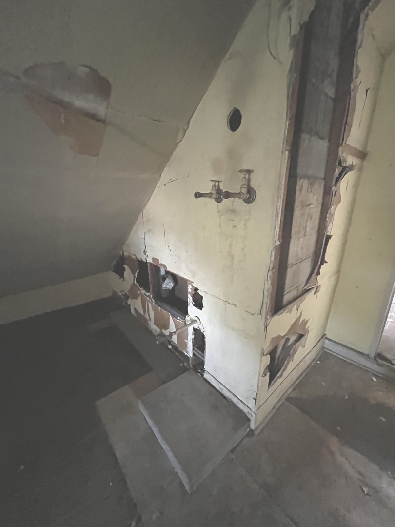 1528 Euclid Avenue Property Photo 13