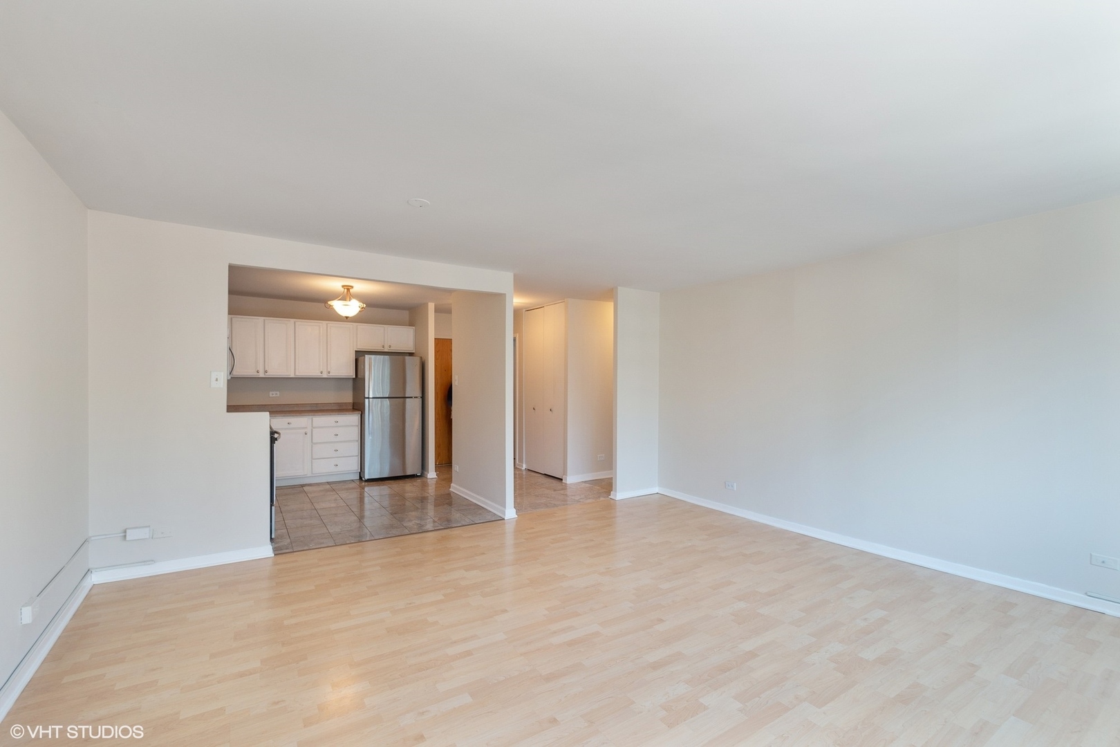 211 E Ohio Street 2207 Property Photo 4