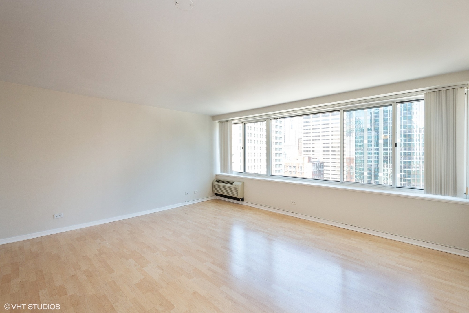 211 E Ohio Street 2207 Property Photo 6
