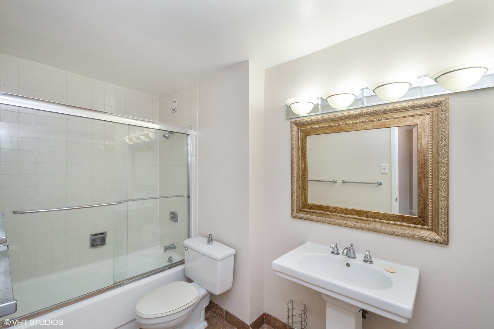 211 E Ohio Street 2207 Property Photo 10