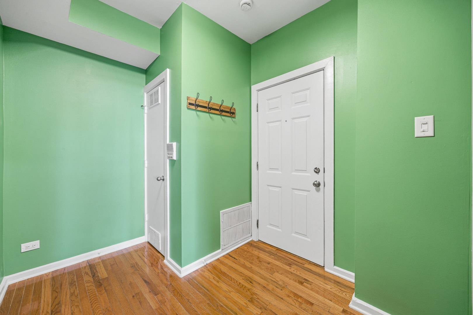 1904 N Drake Avenue 1a Property Photo 3