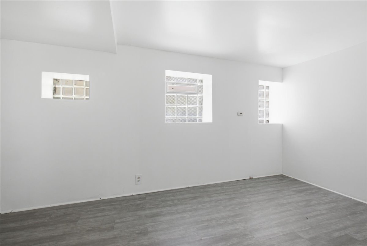 5431 S Hermitage Avenue Property Photo 11