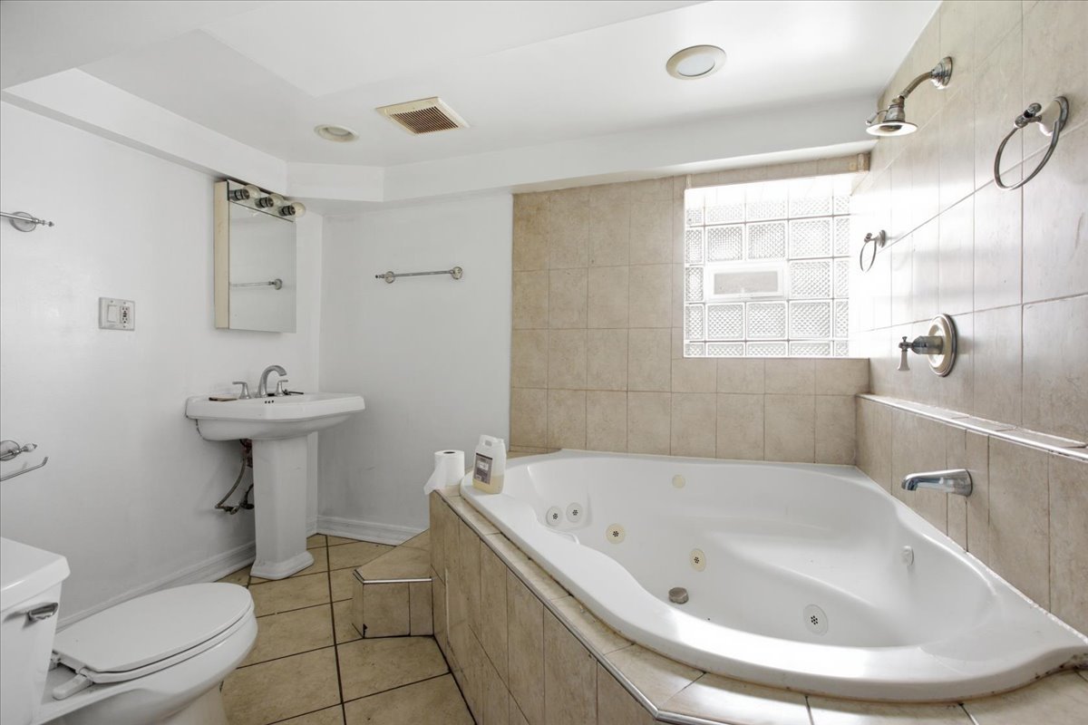 5431 S Hermitage Avenue Property Photo 15