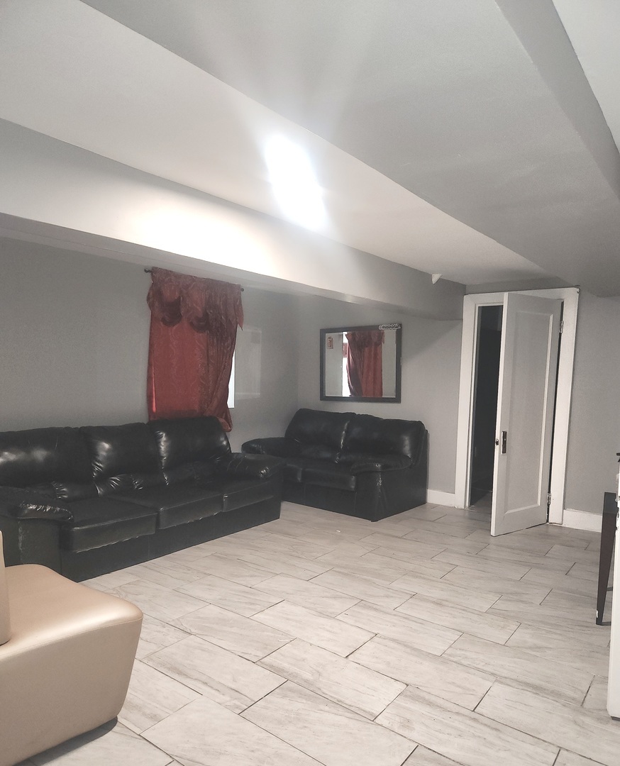 8017 S Maryland Avenue Property Photo 18