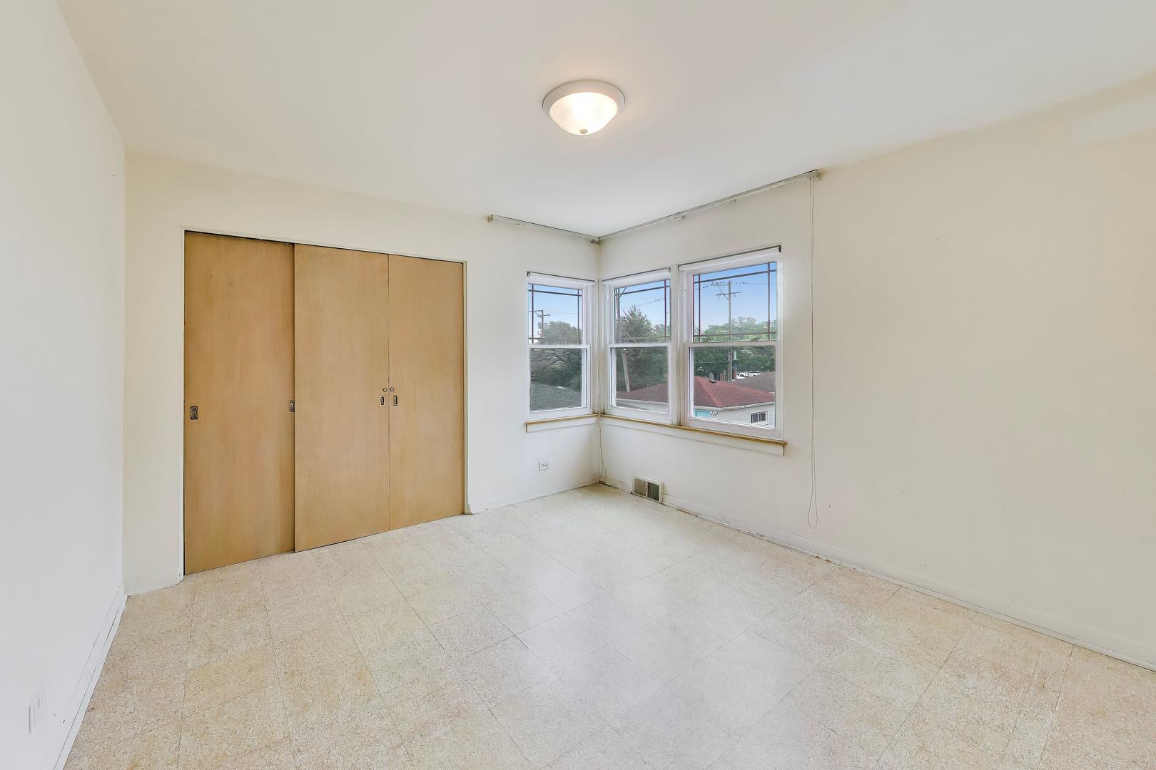 6025 N Sacramento Avenue Property Photo 33
