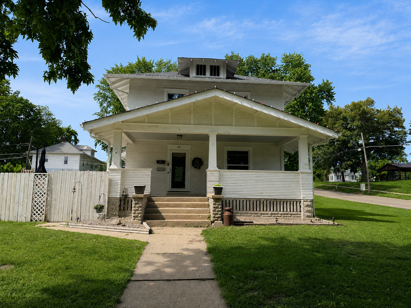 829 11th Avenue Property Photo 2