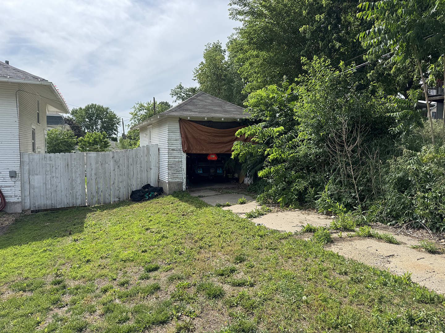829 11th Avenue Property Photo 5