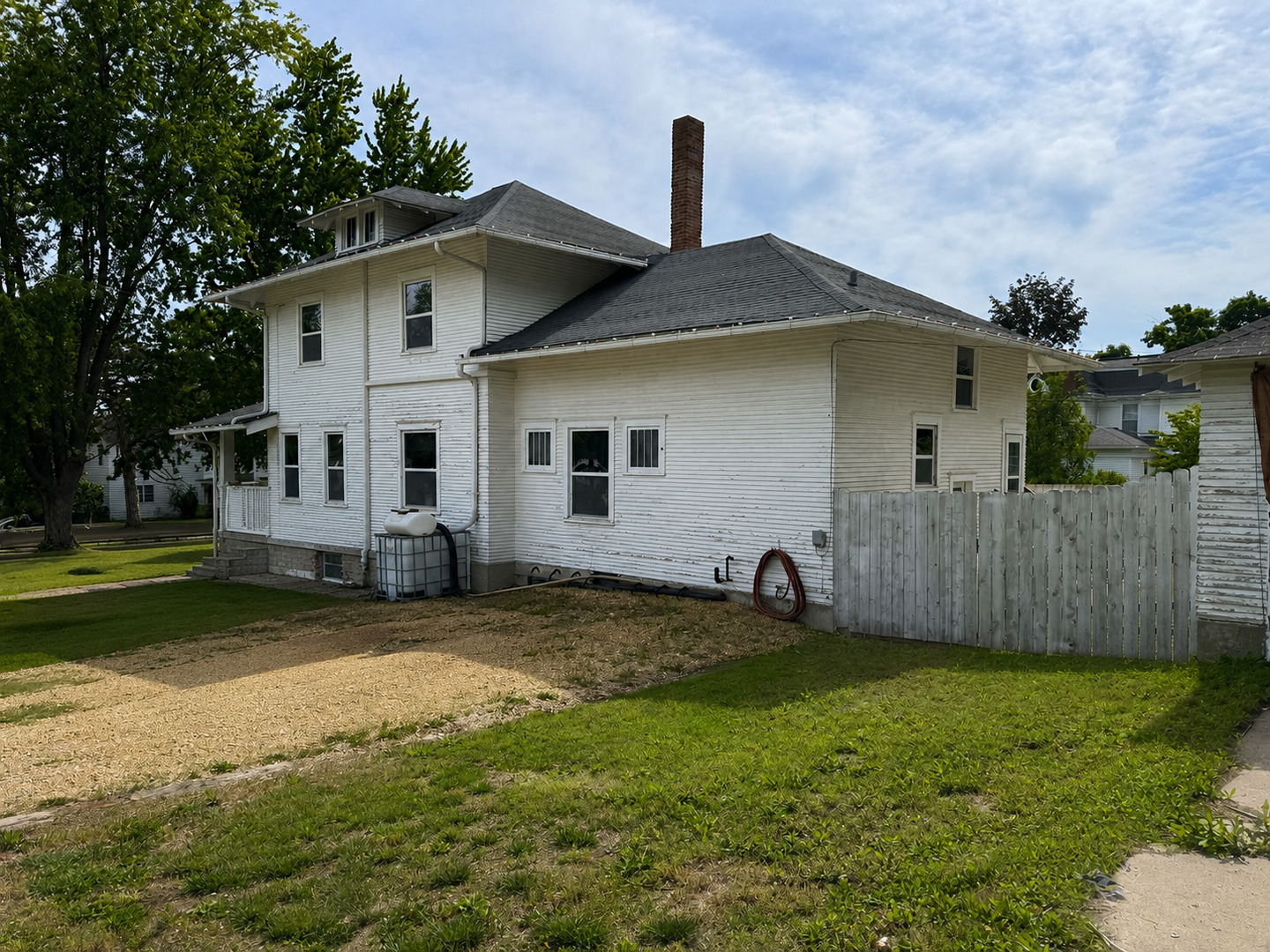 829 11th Avenue Property Photo 6