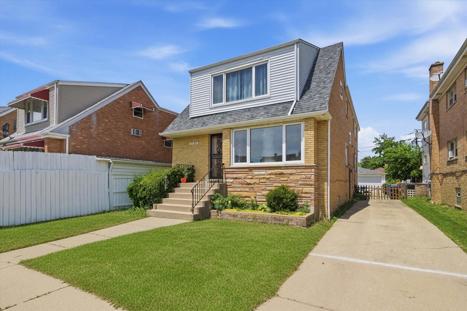 6122 W Leland Avenue Property Photo 1