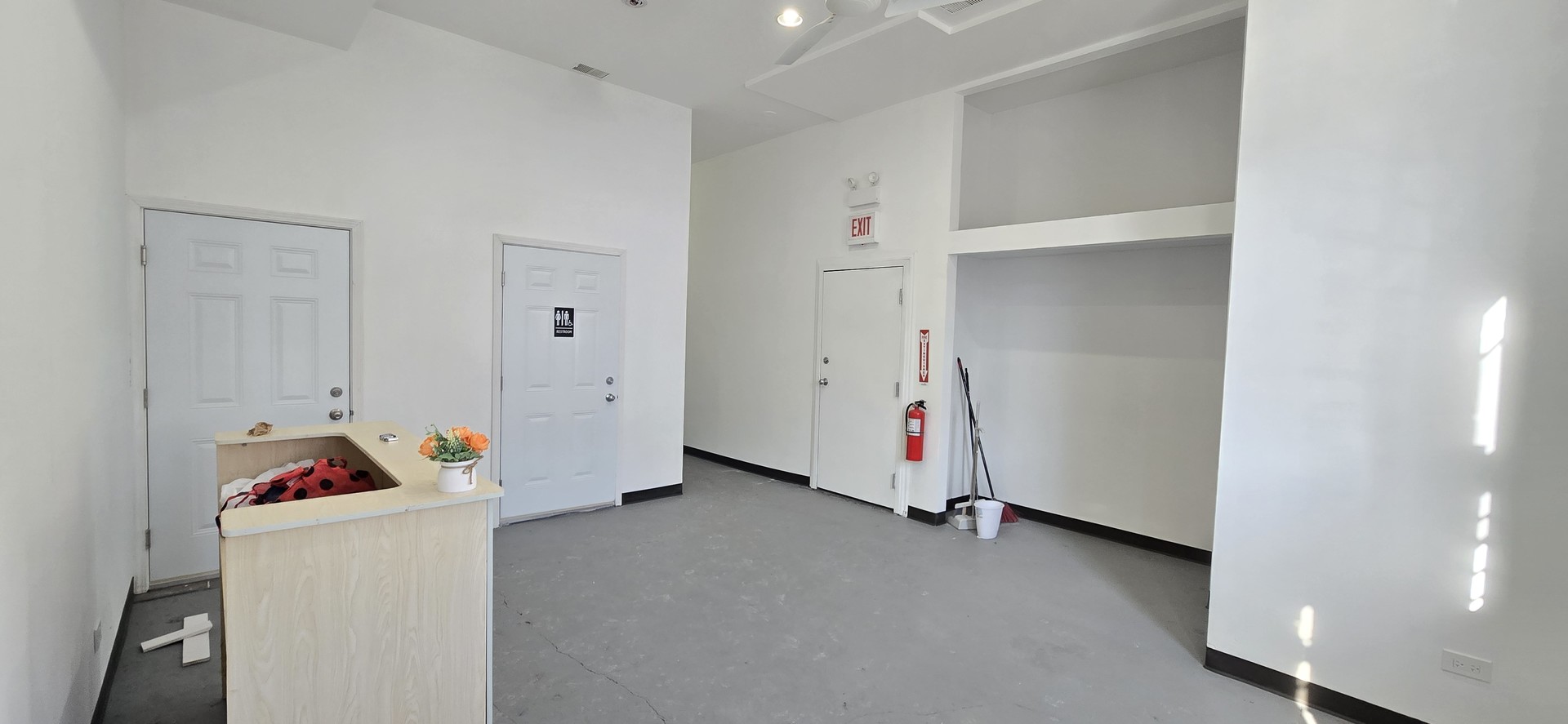 819 S Western Avenue C1 Property Photo 6