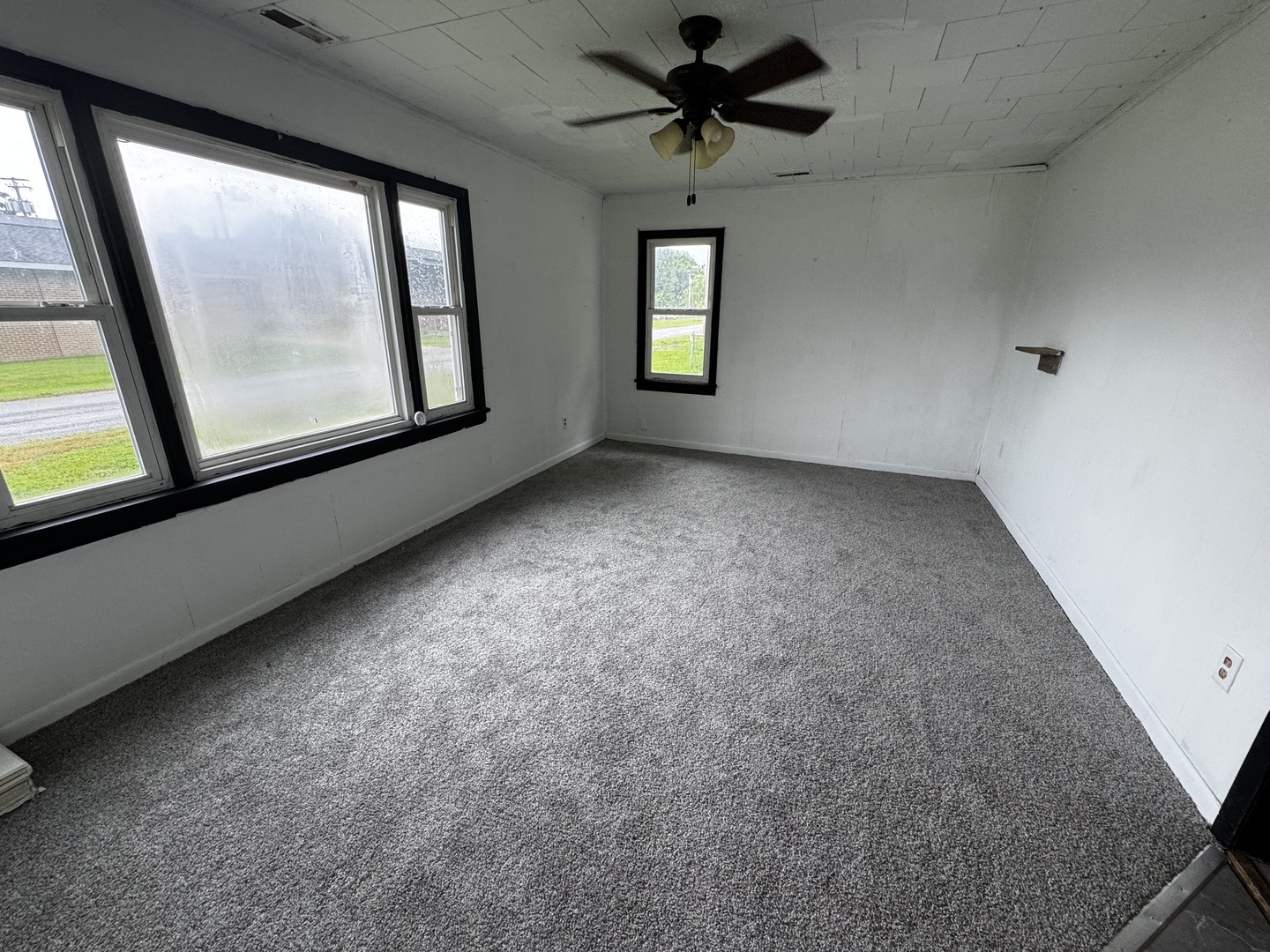 215 E Main Street Property Photo 10