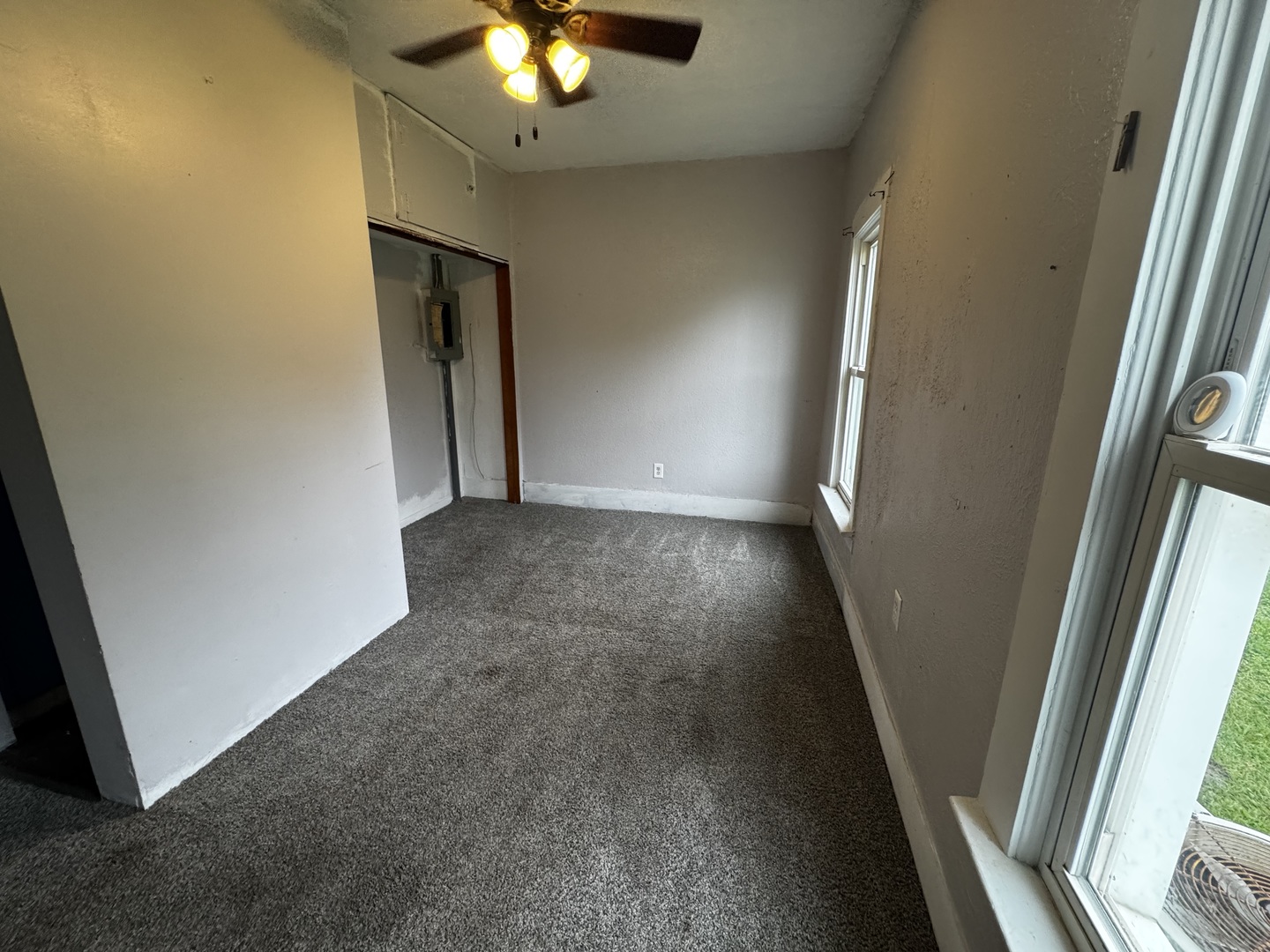 215 E Main Street Property Photo 12