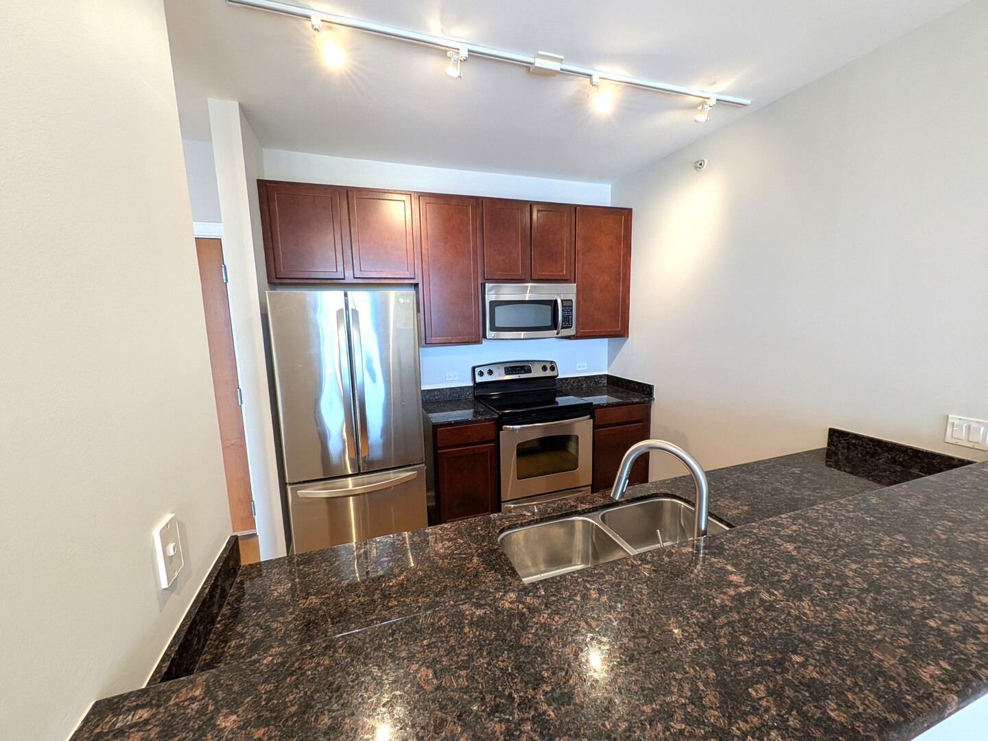 100 E 14th Street 1508 Property Photo 5