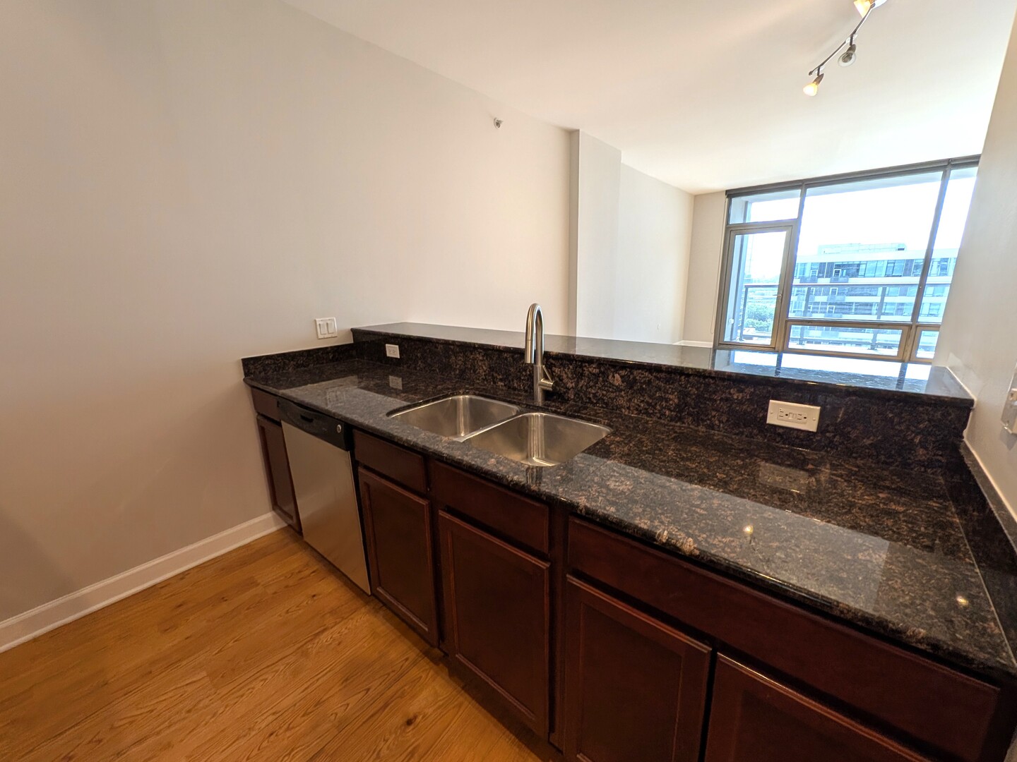 100 E 14th Street 1508 Property Photo 7