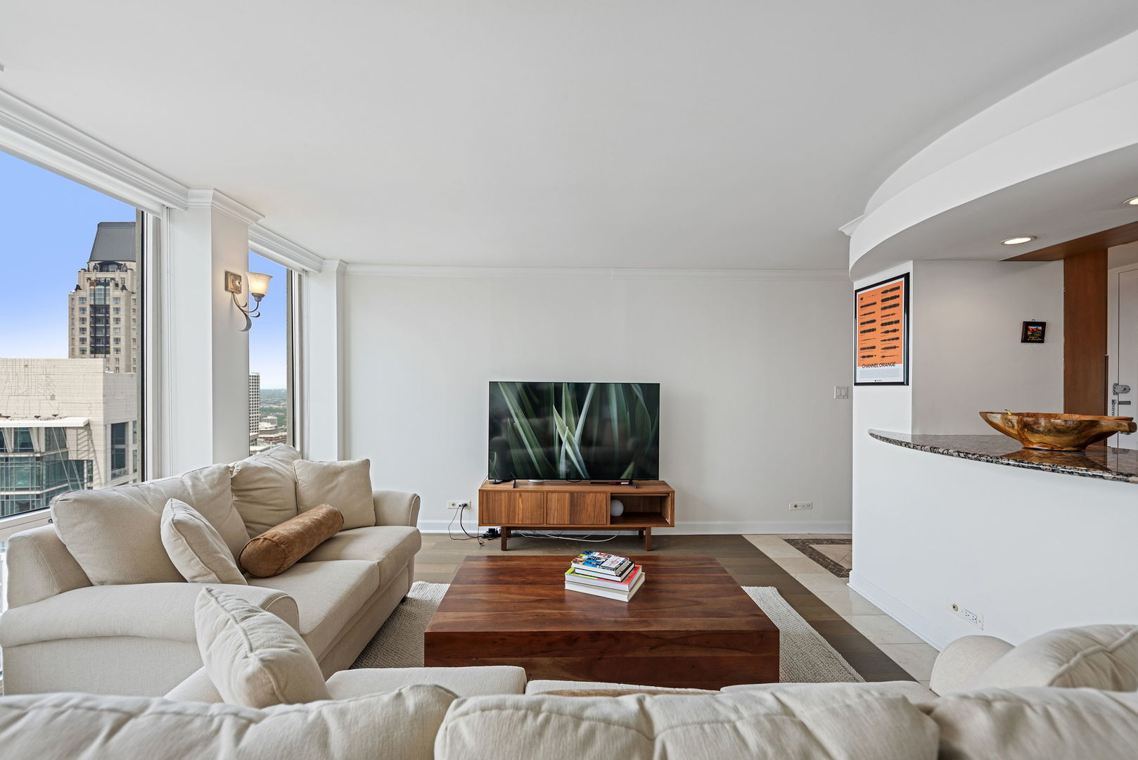 111 E Chestnut Street 55d Property Photo 5