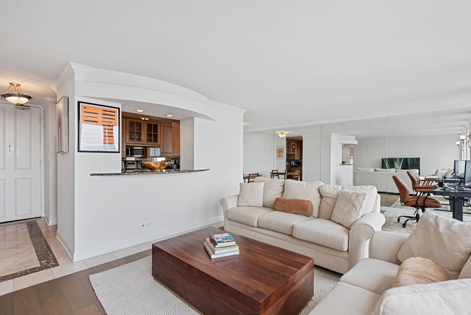 111 E Chestnut Street 55d Property Photo 6