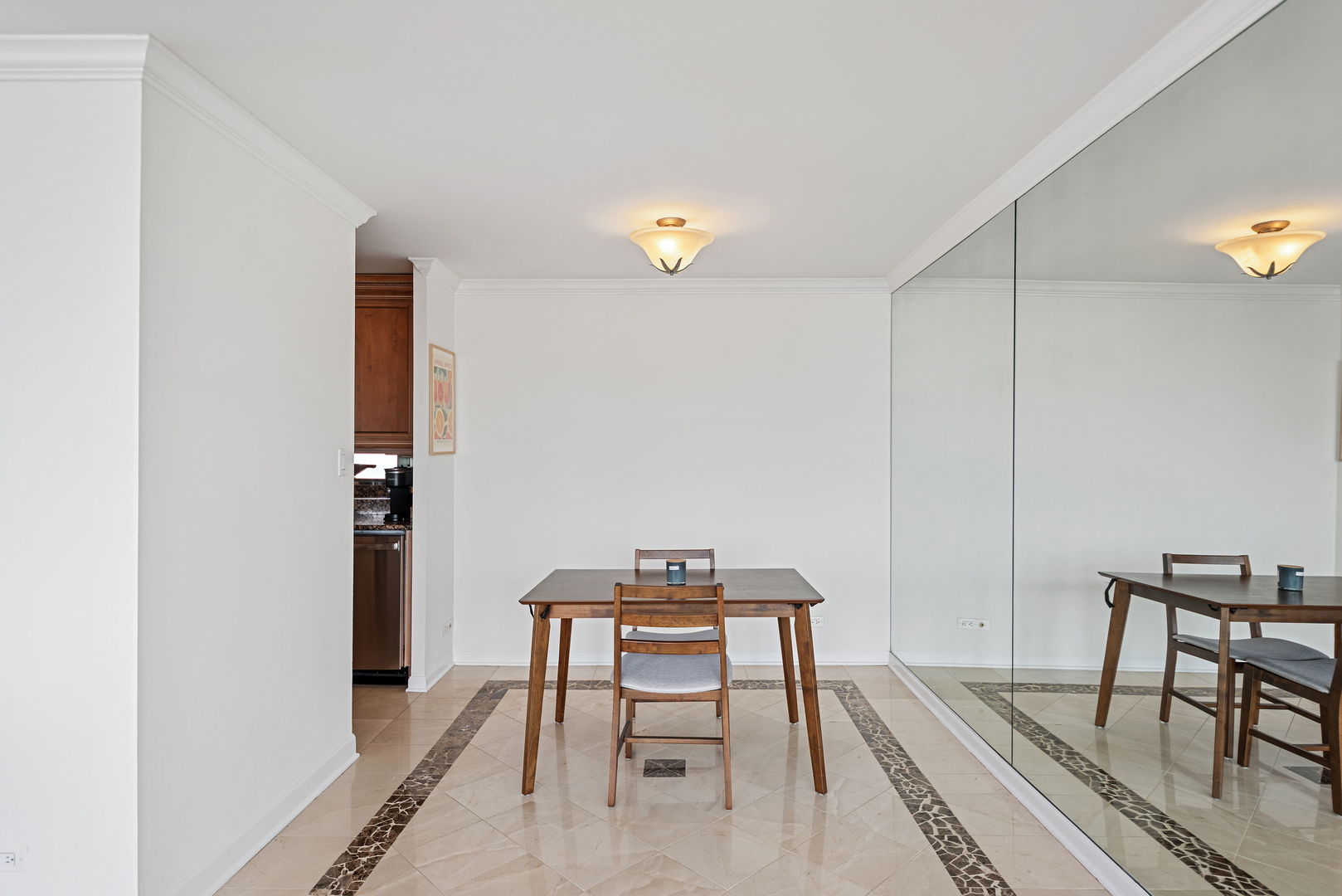 111 E Chestnut Street 55d Property Photo 7