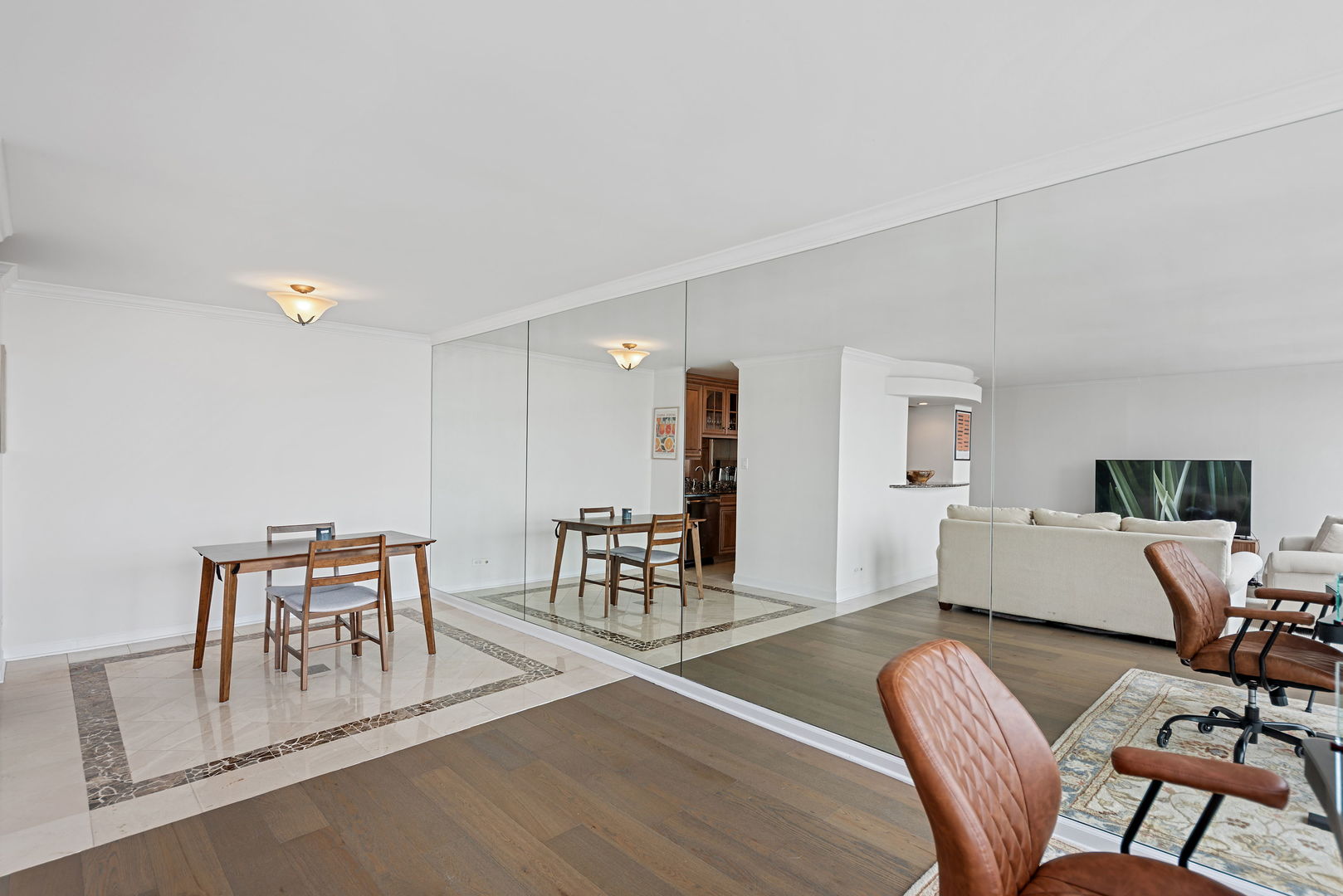 111 E Chestnut Street 55d Property Photo 8