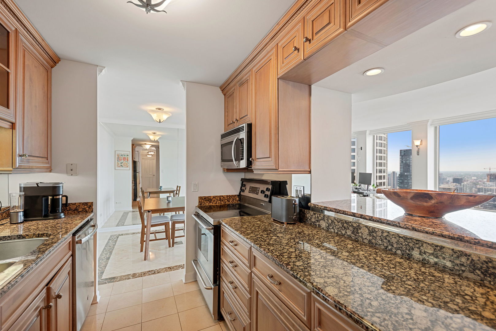 111 E Chestnut Street 55d Property Photo 11