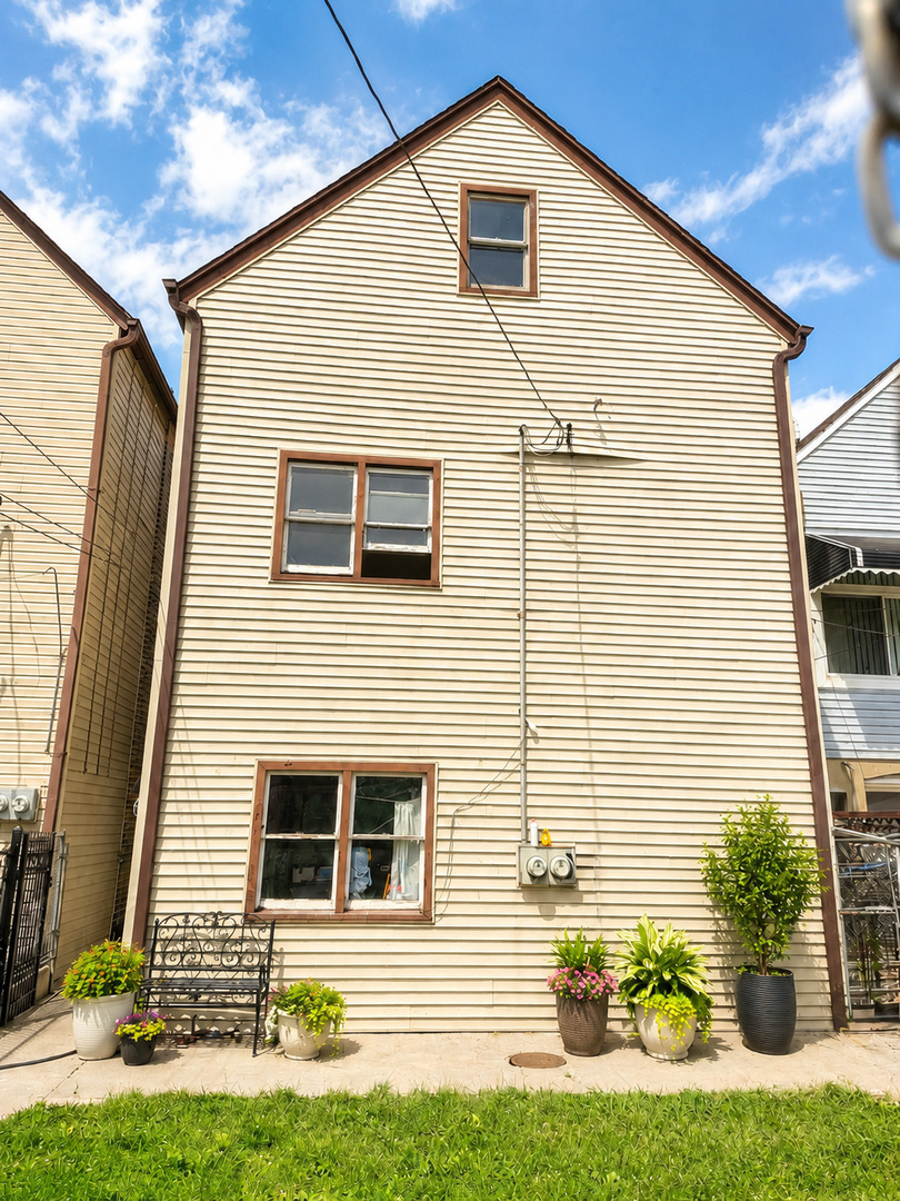 2647 S Trumbull Avenue Property Photo 3