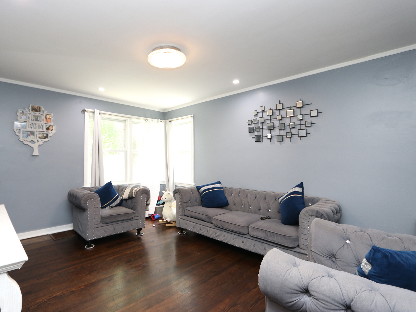 10134 S Bensley Avenue Property Photo 2