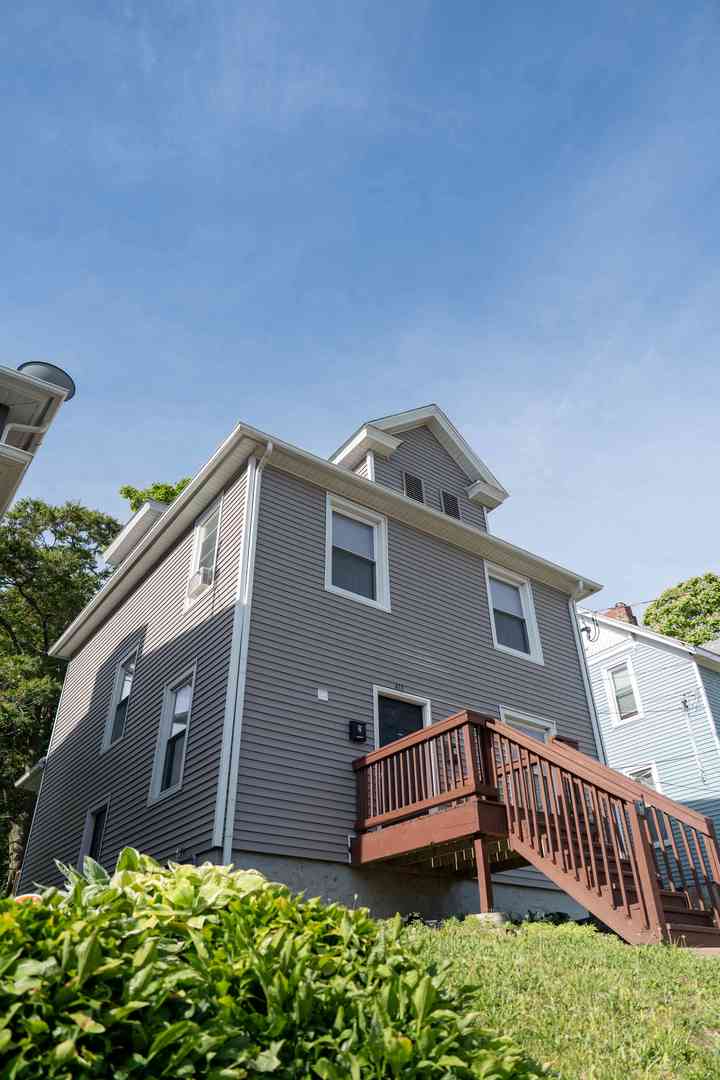 411 E 8th Street Property Photo 1