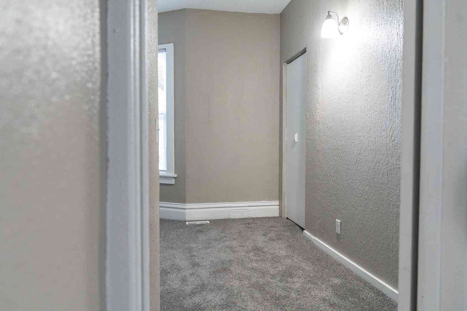411 E 8th Street Property Photo 5