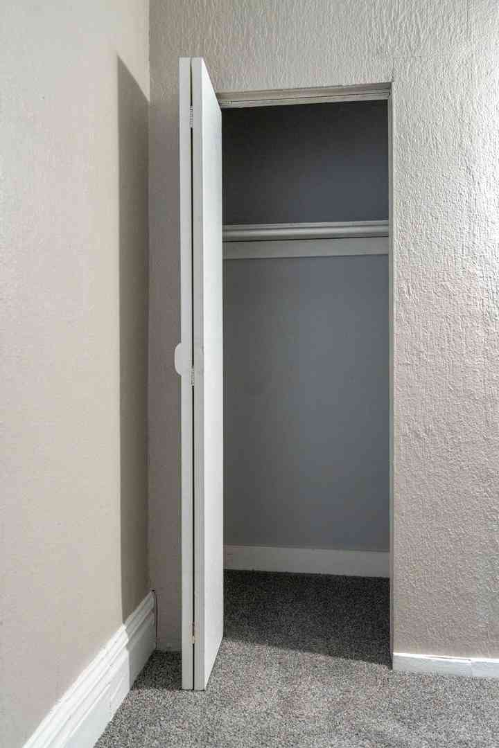 411 E 8th Street Property Photo 6