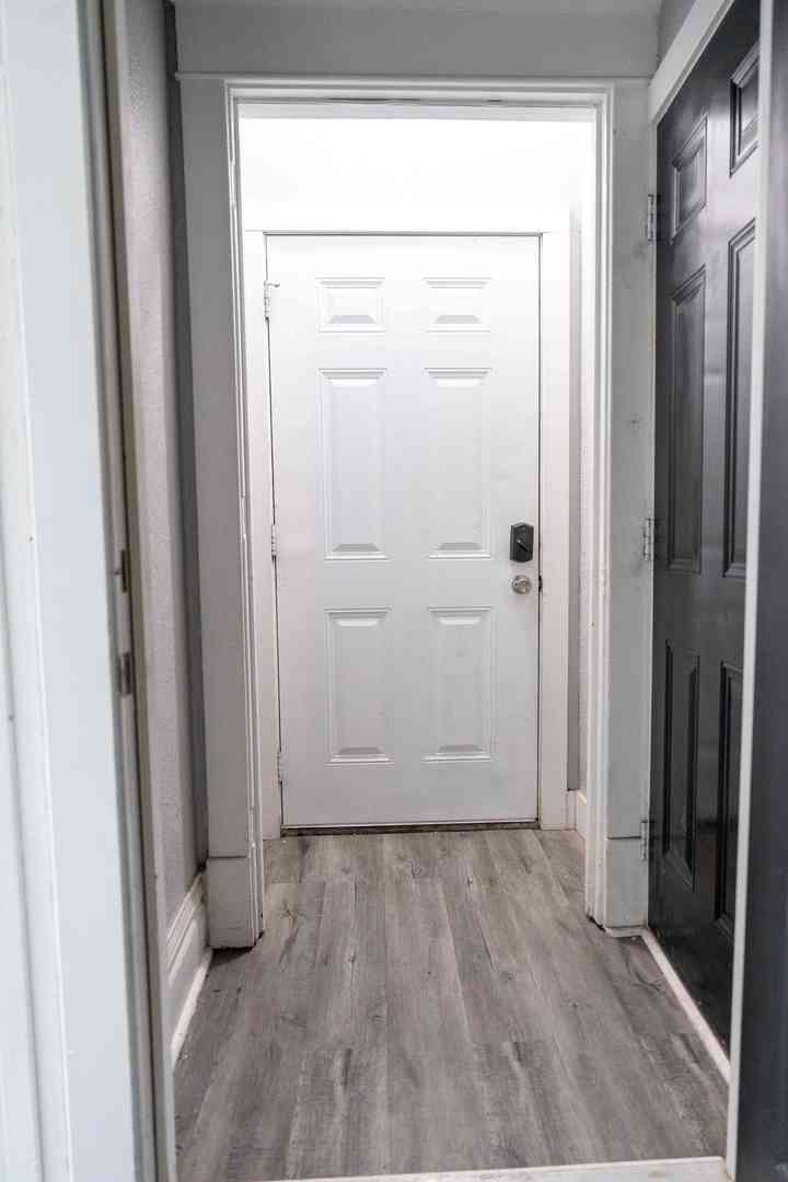 411 E 8th Street Property Photo 10