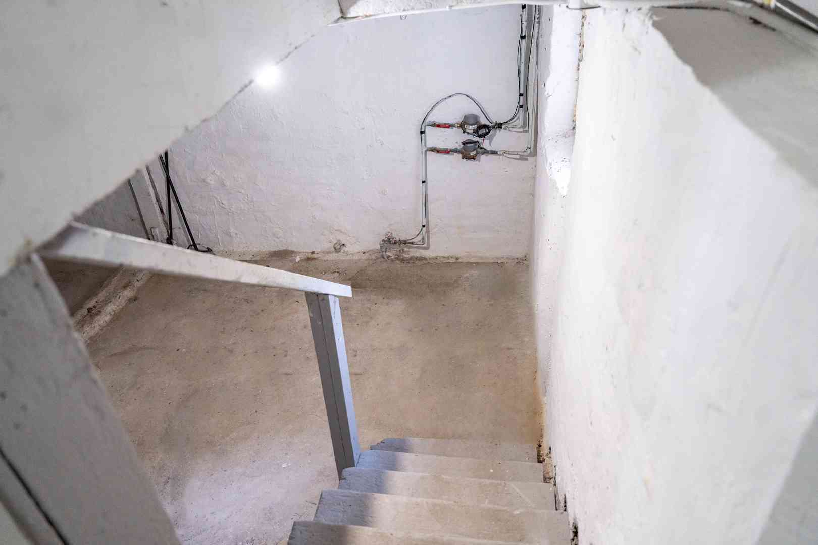 411 E 8th Street Property Photo 11