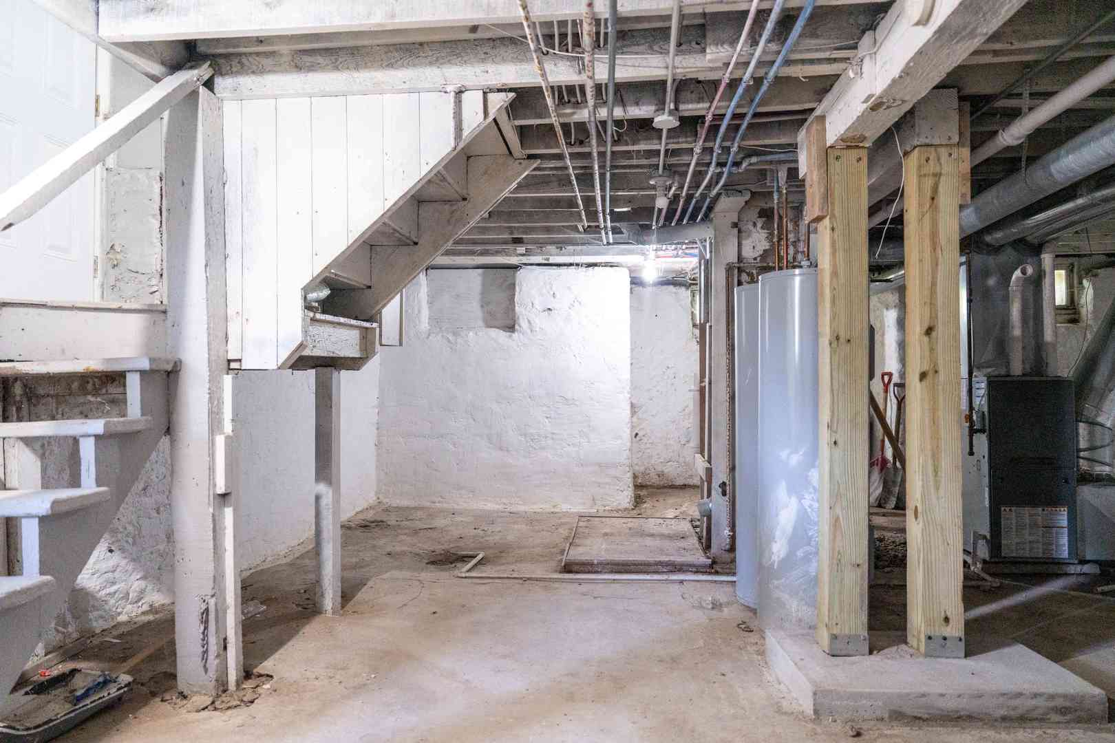 411 E 8th Street Property Photo 12
