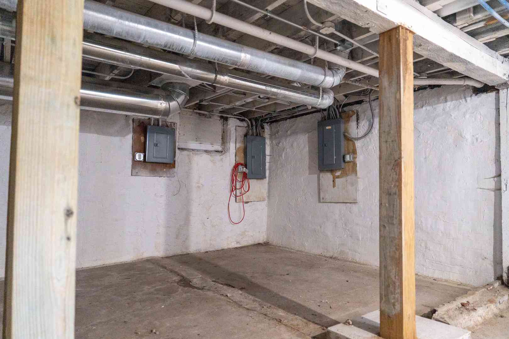411 E 8th Street Property Photo 13