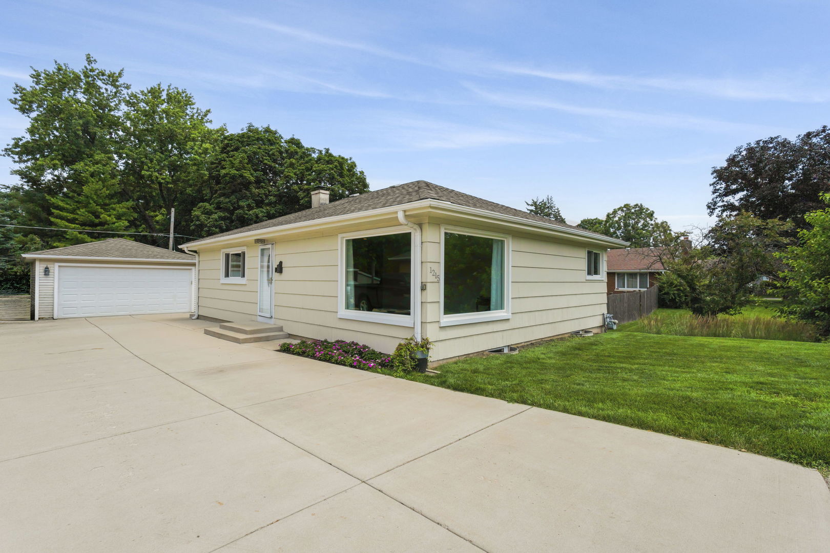 1215 W Roosevelt Road Property Photo 1