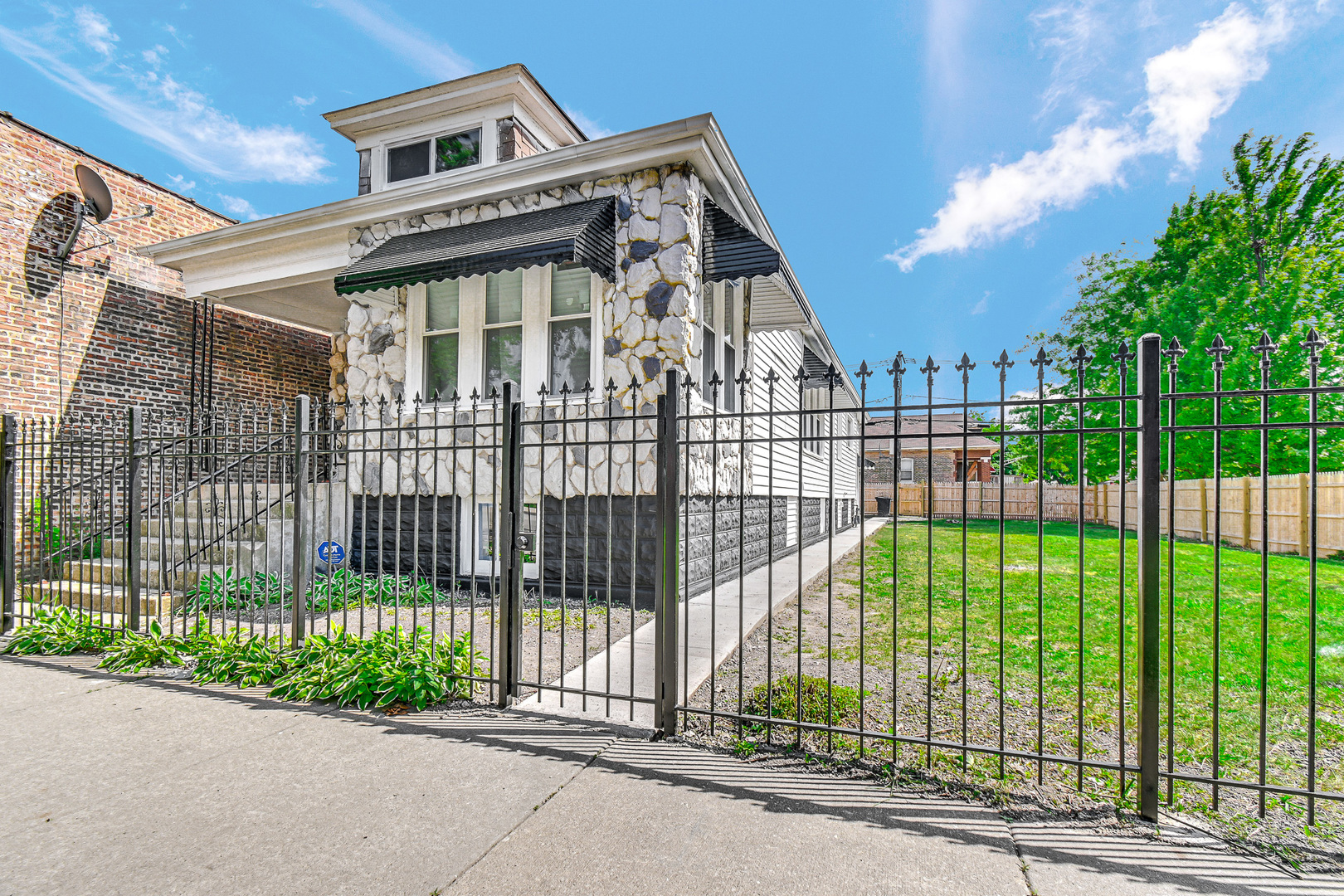 1205 E 93rd Street Property Photo 3