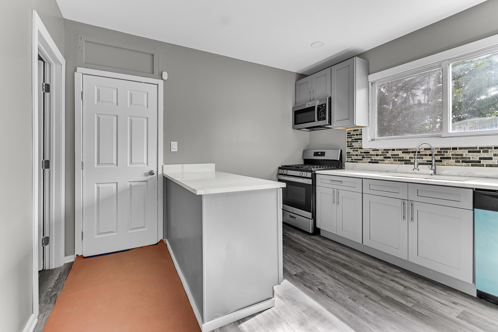1205 E 93rd Street Property Photo 10