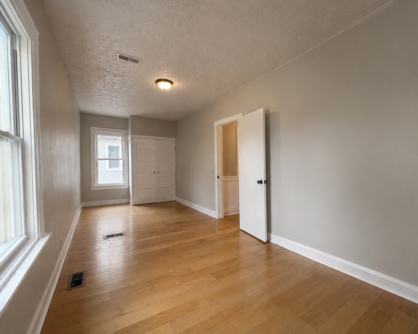 2481 E 74th Street Property Photo 14