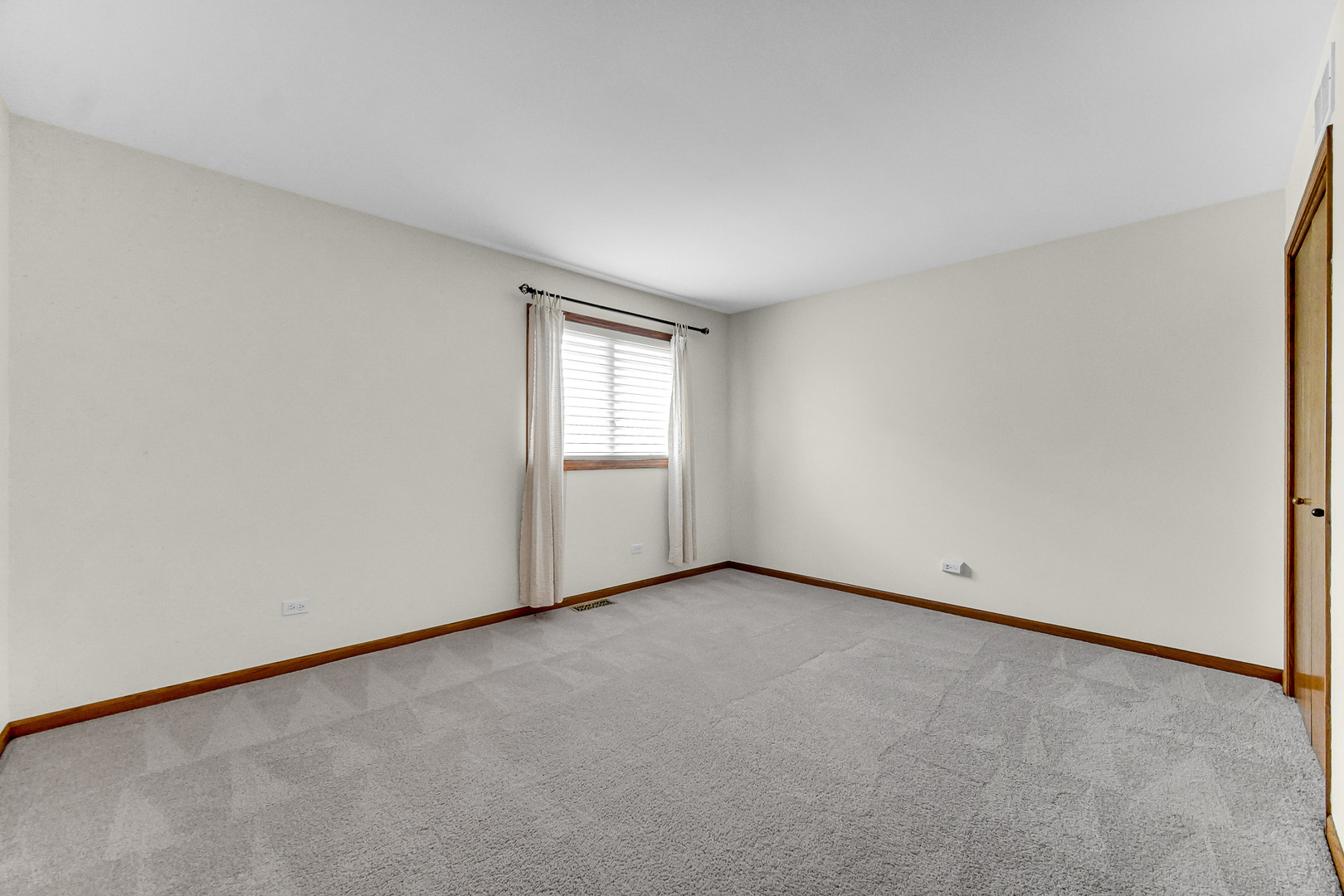 21147 Hunter Woods Drive Property Photo 14
