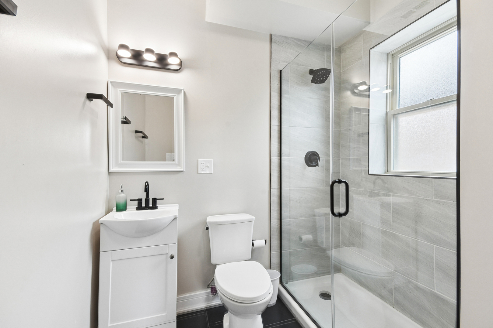 6835 S Clyde Avenue Property Photo 10
